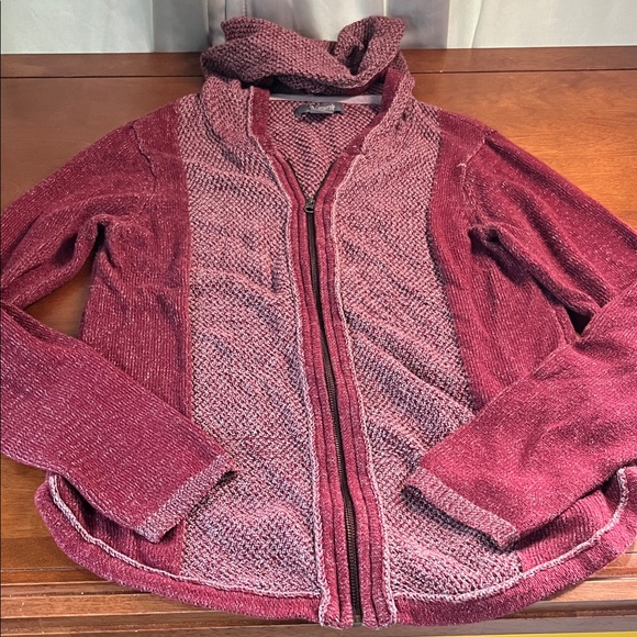 Natural Reflections Burgundy and Cream Knit Sweater - Picture 4 of 11